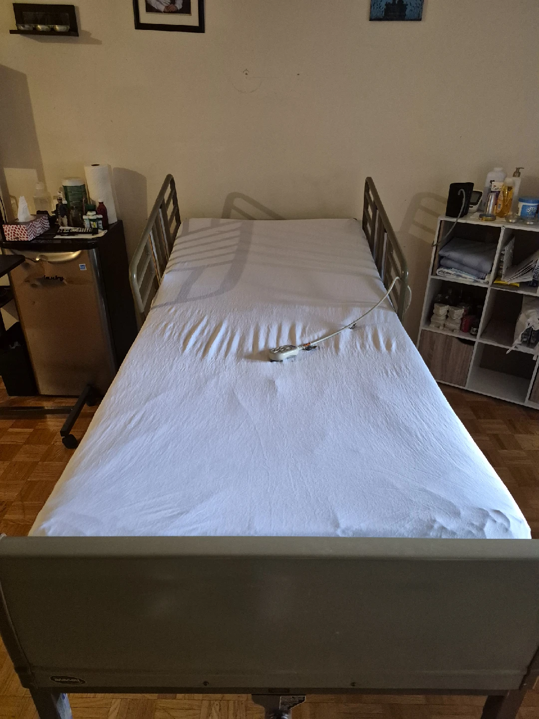Adjustable Hospital Bed - photo 2