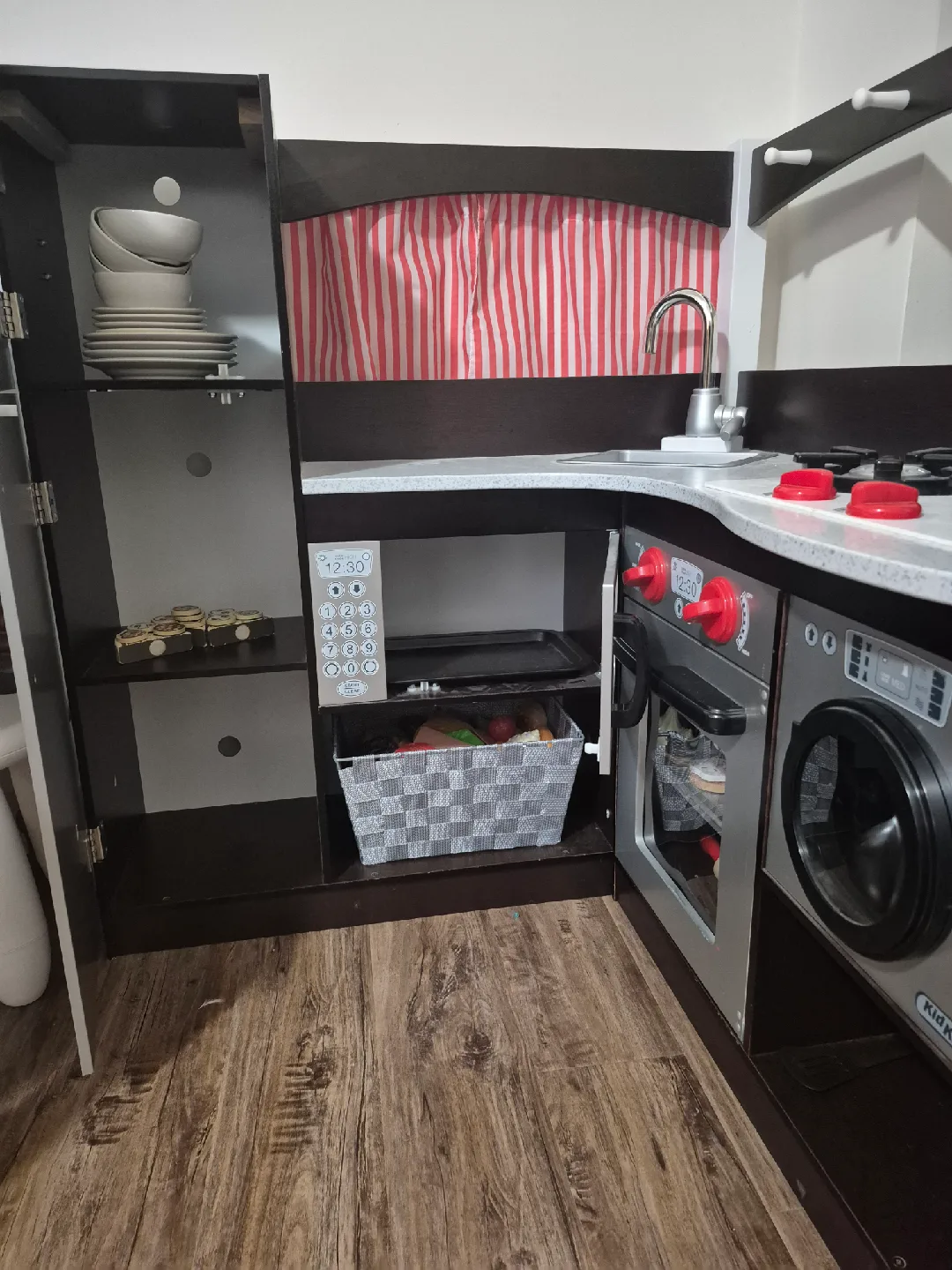 KidKraft Corner Kitchen Playset image indicator(2)