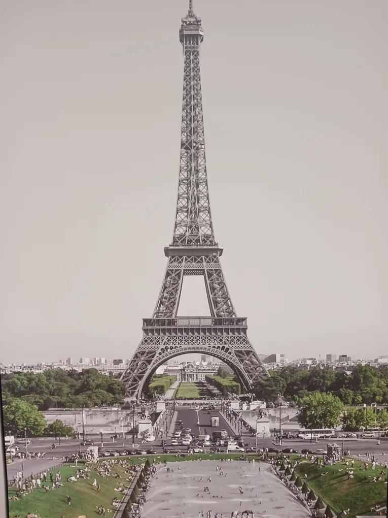 Classic Eiffel Tower Paris Framed Print – Wall Décor image indicator(10)