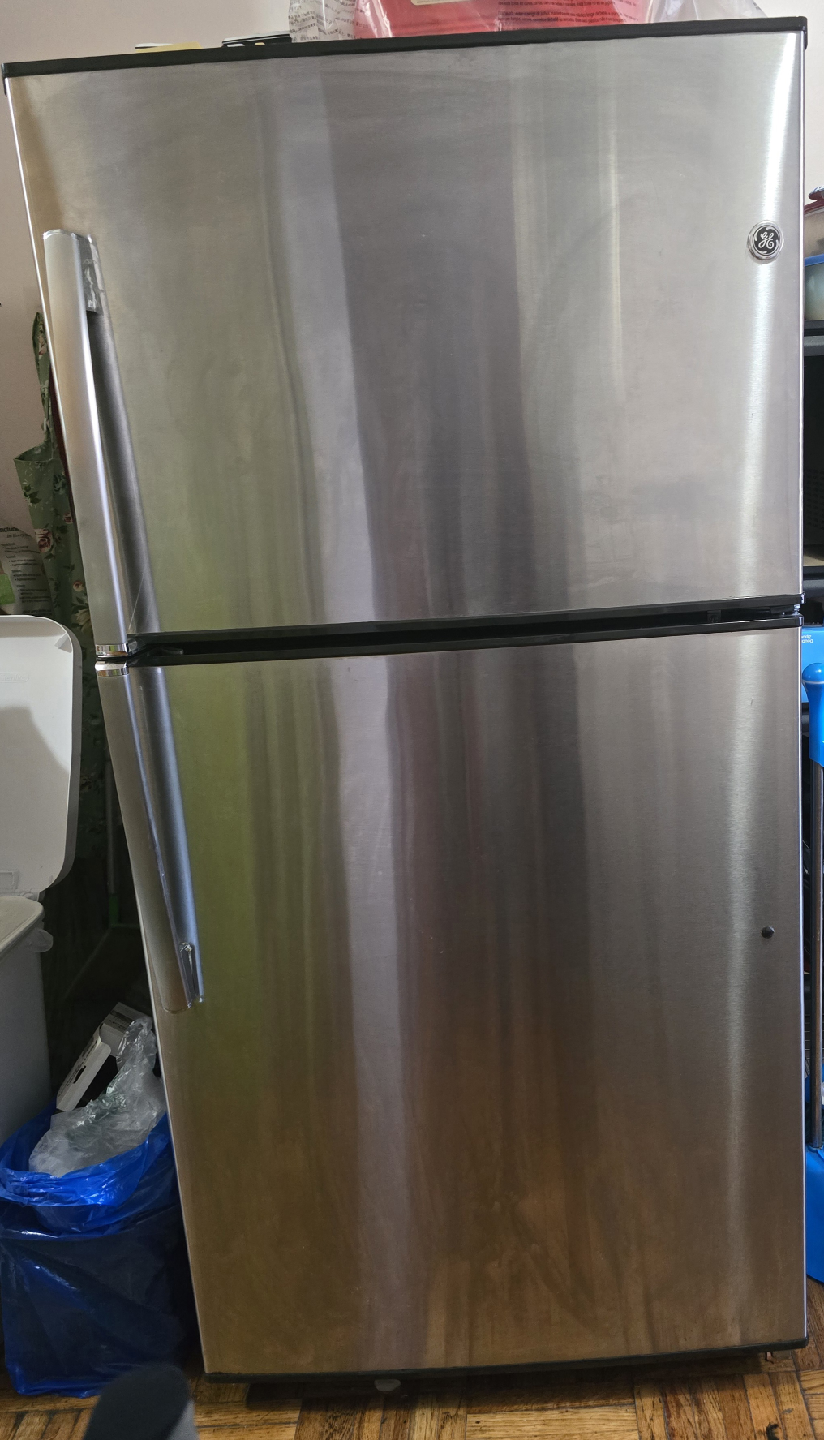 GE Energy Star 21.1 Cu. Ft. Top-Freezer Refrigerator