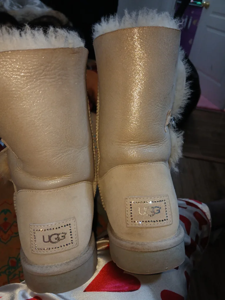UGG Boots - Size 10 US image indicator(3)