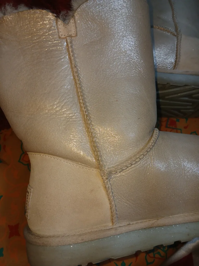 UGG Boots - Size 10 US image indicator(5)