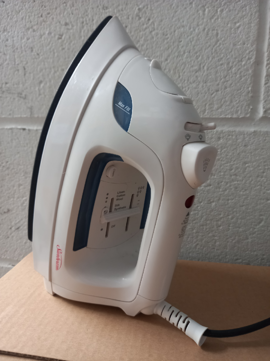 Sunbeam Steam Iron - White & Blue