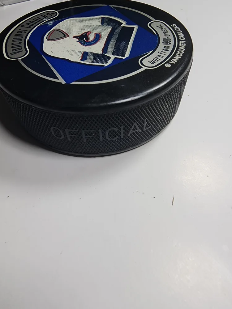 Vancouver Canucks Molson Canadian Hockey Puck image indicator(9)