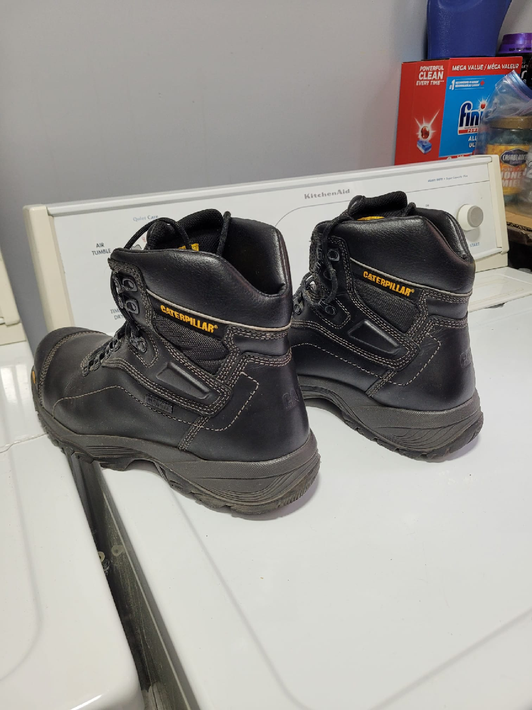 CAT safety boots