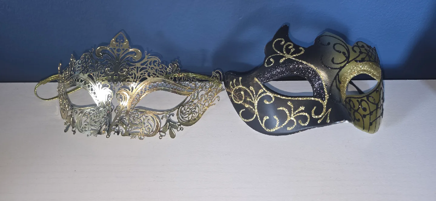 Couples Masquerade Masks - Gold and Black image indicator(3)