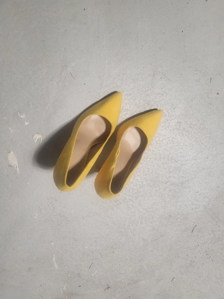 Yellow Pointed Toe Heels thumbnail