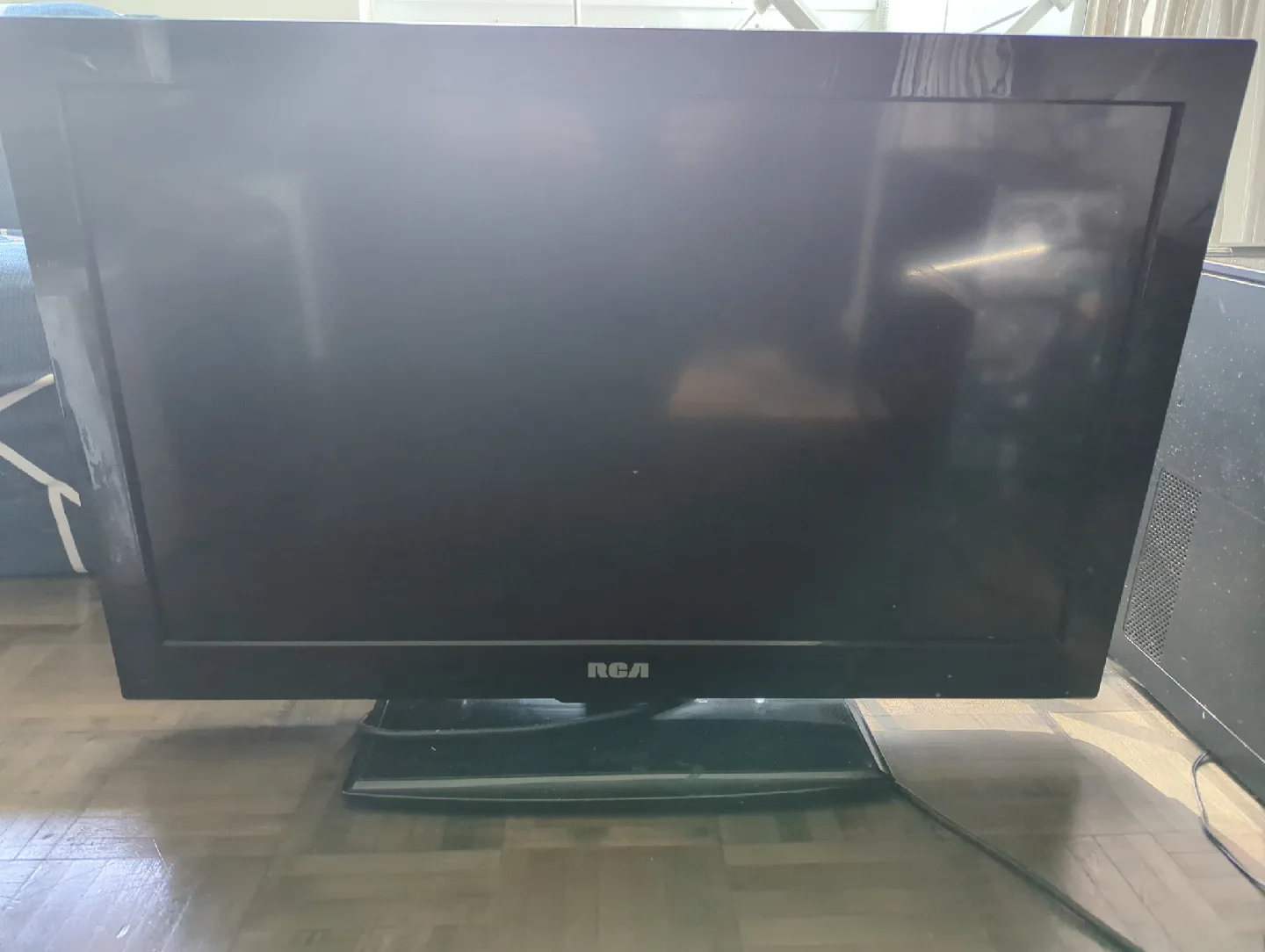 RCA 32" LCD TV RLC3273A-B