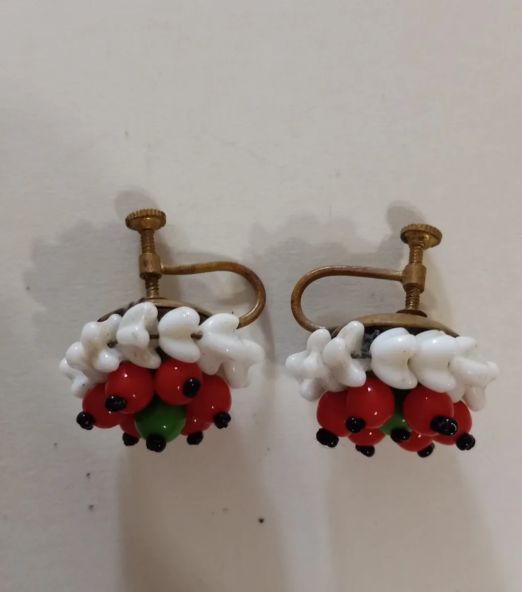 Vintage necklace and earrings image indicator(5)