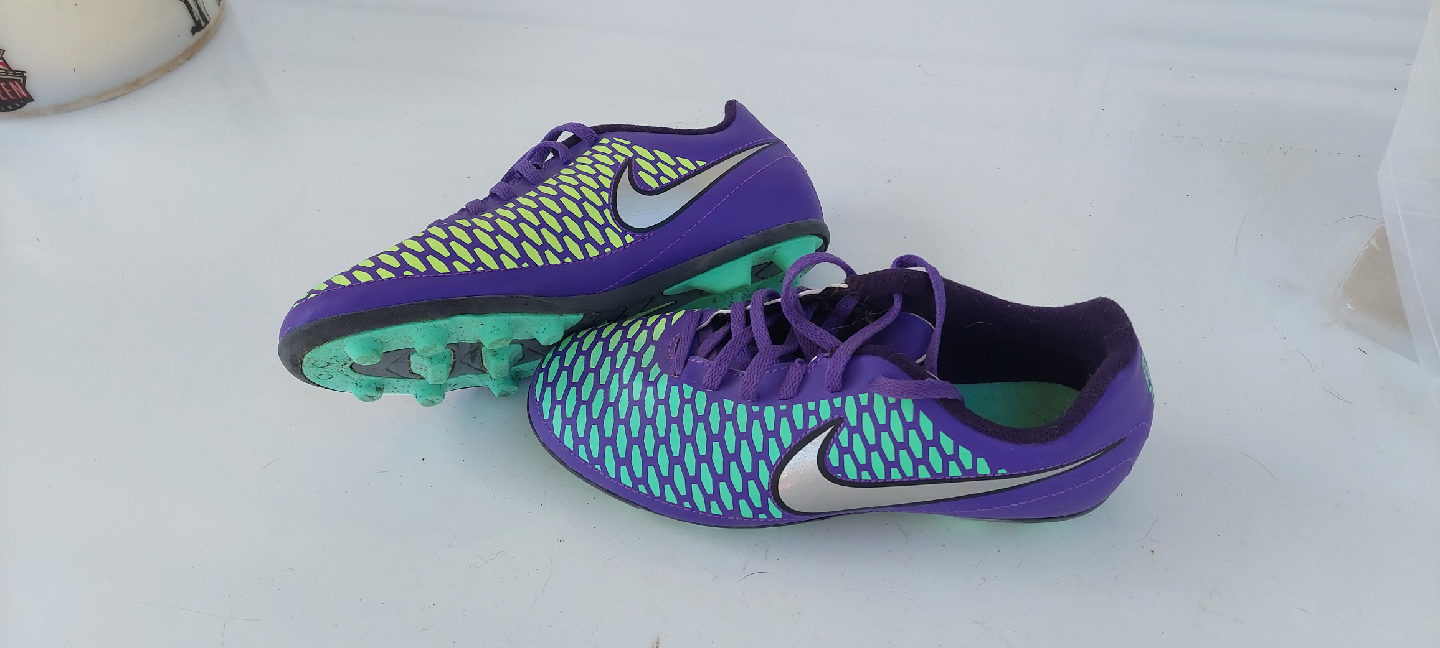 Nike Magista Soccer Shoes - Youth Size 4Y