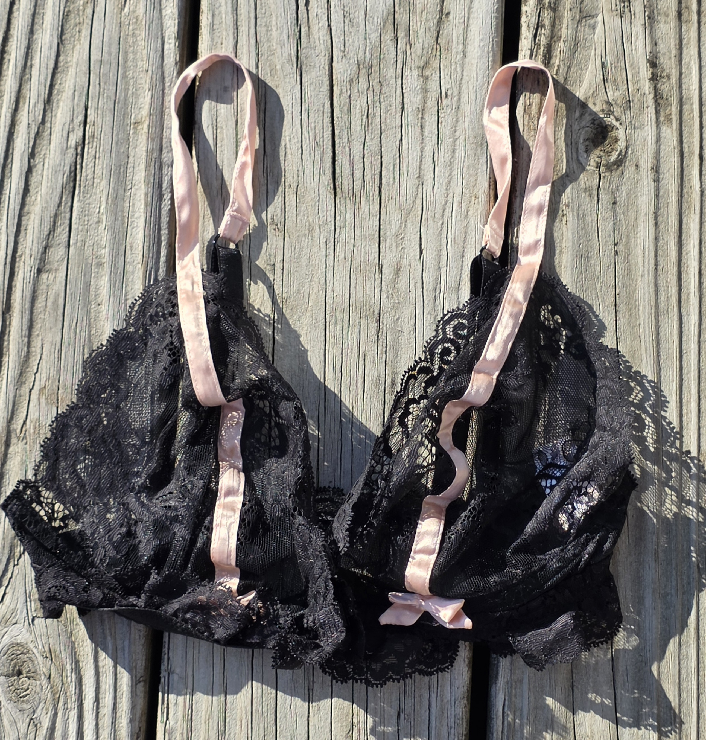 Women's Victoria's Secret Black Lace Underwire Bra Sz. 36C - photo 2