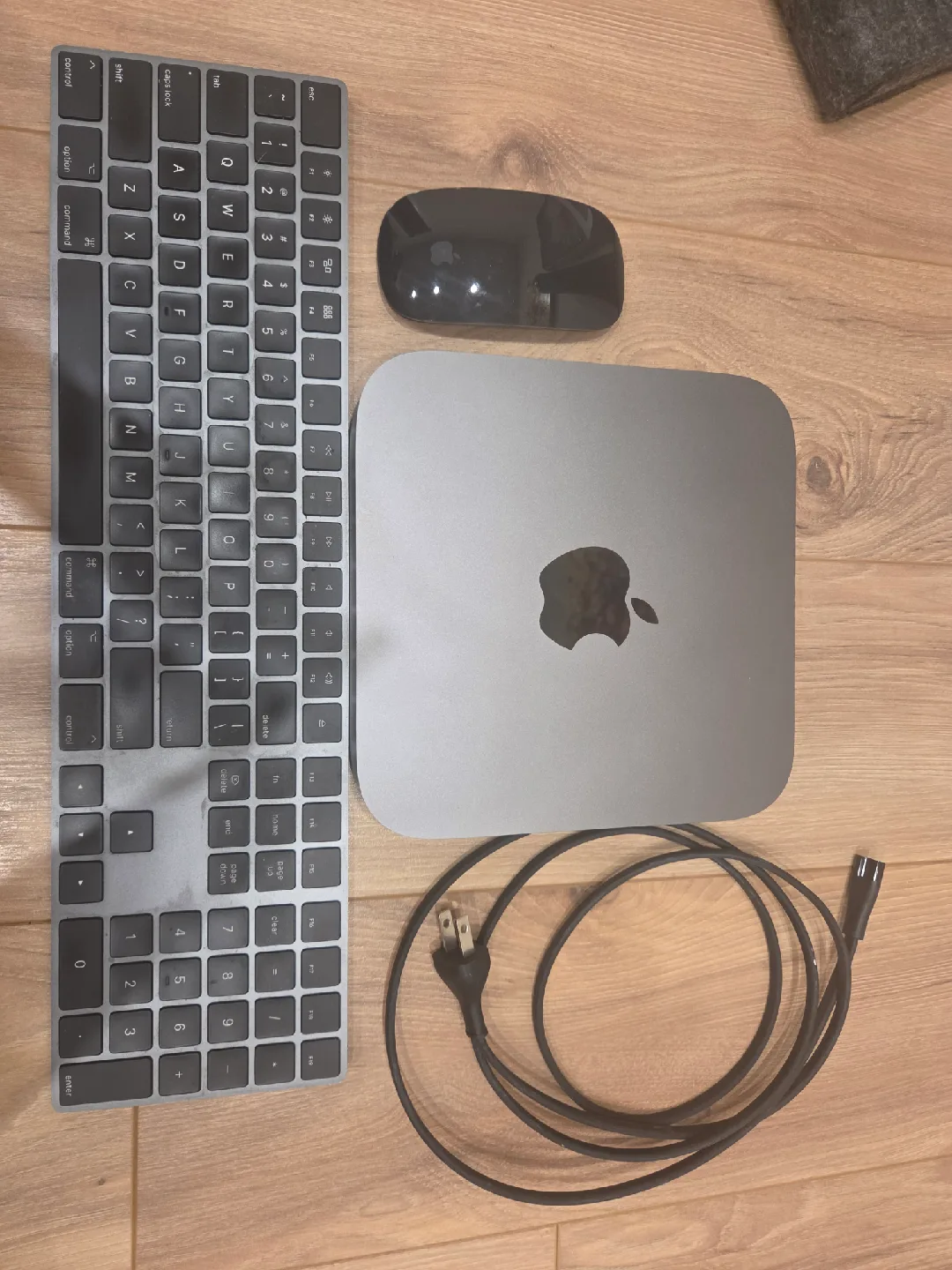 2018 Apple Mac Mini with Magic Keyboard and Mouse thumbnail