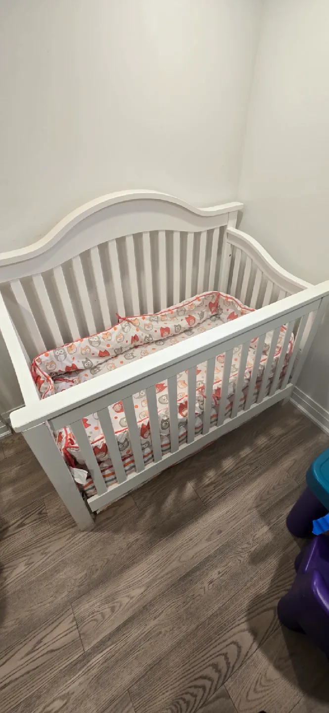 White Baby Crib image indicator(2)