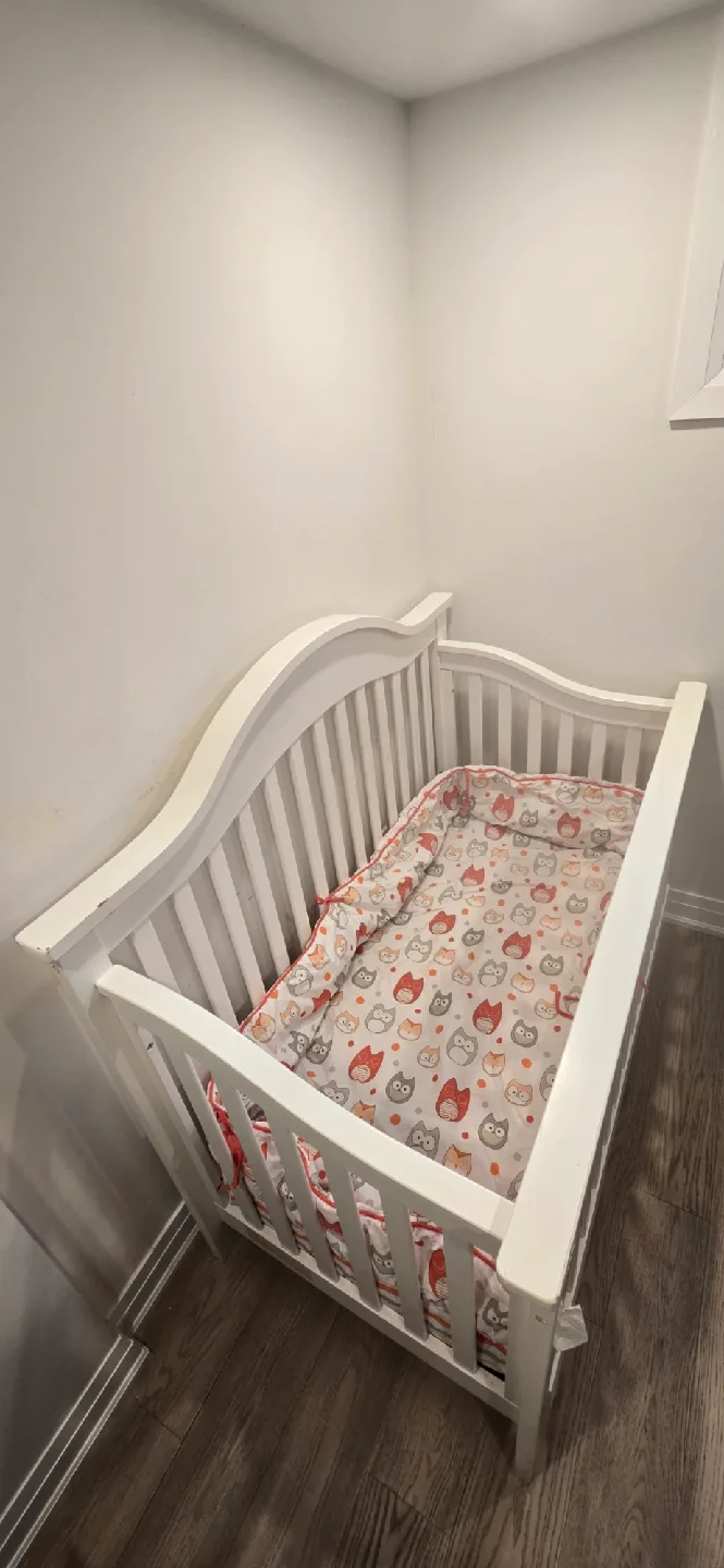 White Baby Crib image indicator(3)