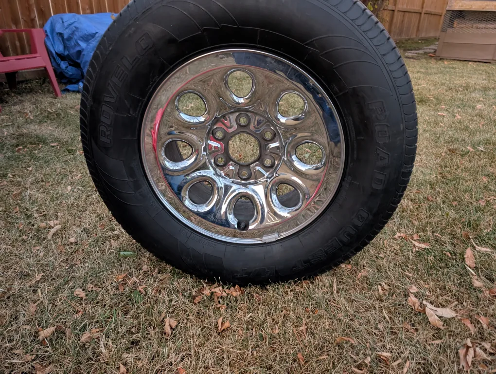 4 Road Quest HT Tires on Chrome Rims 275 75 17 image indicator(2)