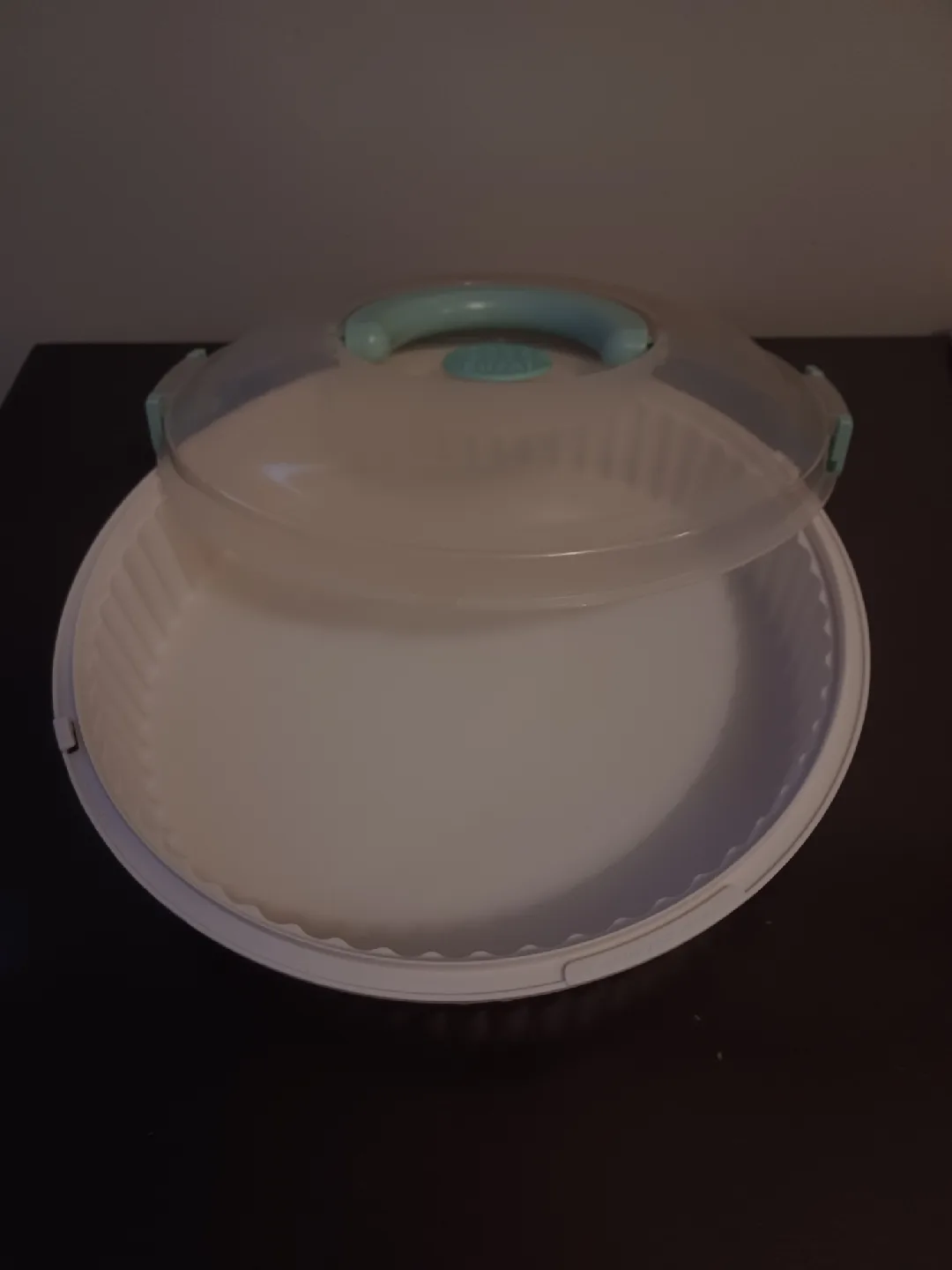 Cake Carrier with Lid image indicator(2)