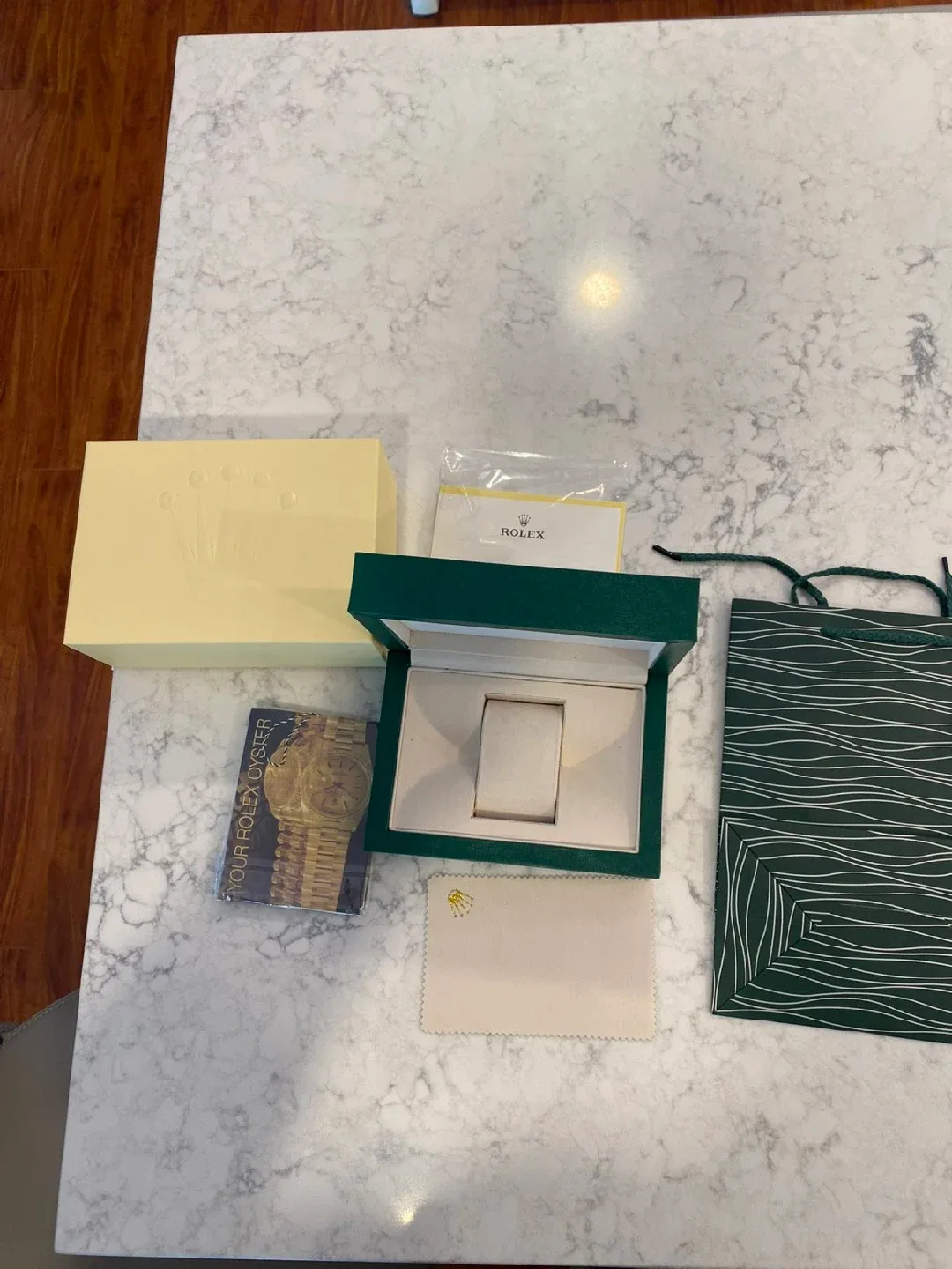 Rolex Oyster Perpetual Datejust Green Dial image indicator(4)