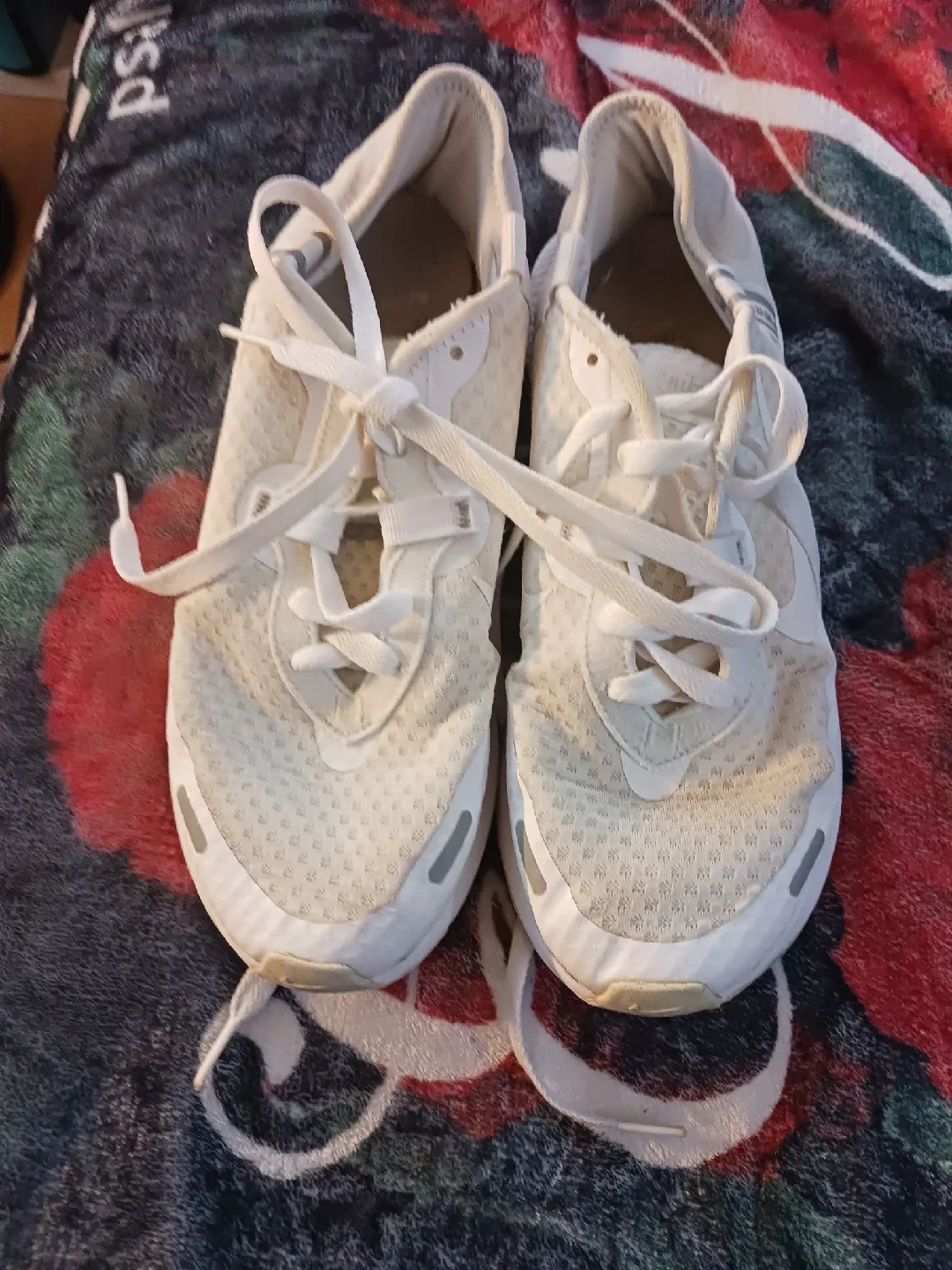 running Shoes image indicator(3)