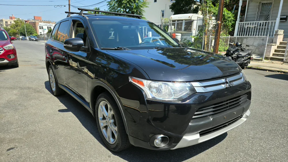 Mitsubishi Outlander SUV image indicator(2)