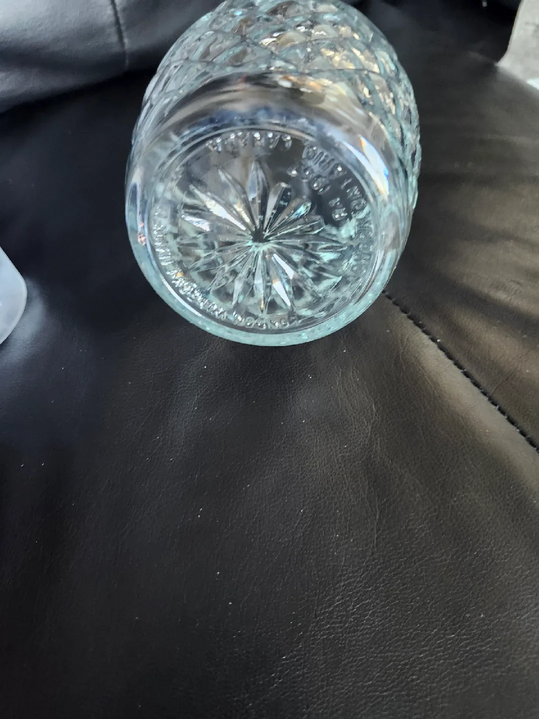 Vintage Glass Decanter with Stopper image indicator(2)