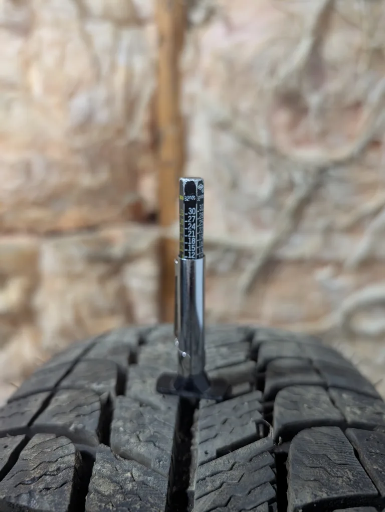 (2)-195/65R15 Michelin X-Ice Winter Tires image indicator(3)