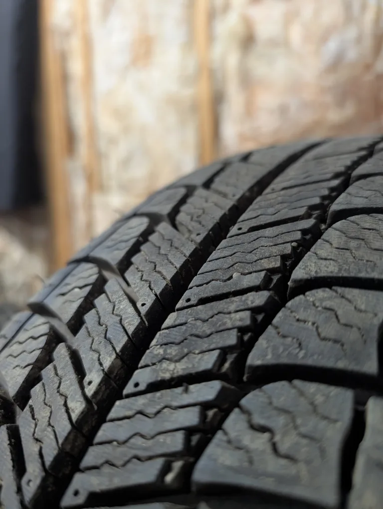 (2)-195/65R15 Michelin X-Ice Winter Tires image indicator(4)