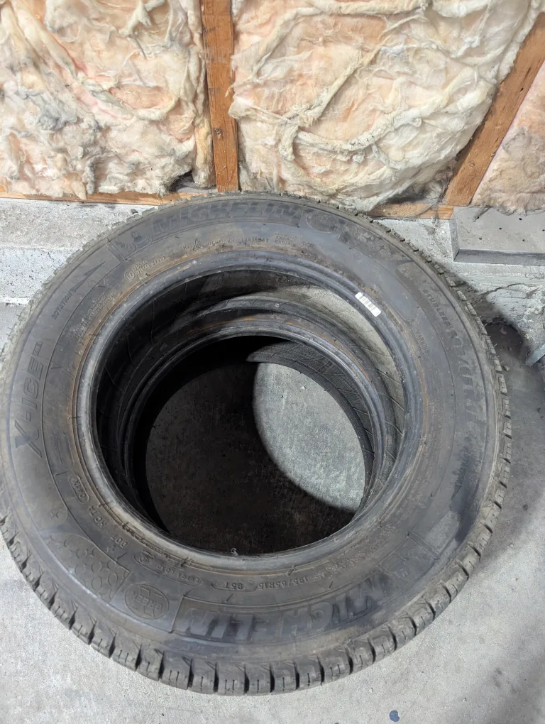 (2)-195/65R15 Michelin X-Ice Winter Tires image indicator(7)