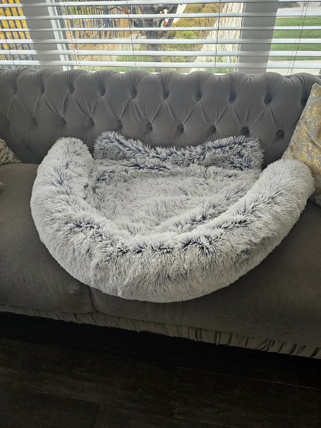 Cozy Pet Bed - Fluffy & Soft thumbnail