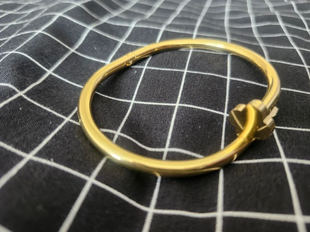 ✨ Fashion Gold Four-Leaf Clover Nail Bracelet – $7 ✨ image indicator(4)