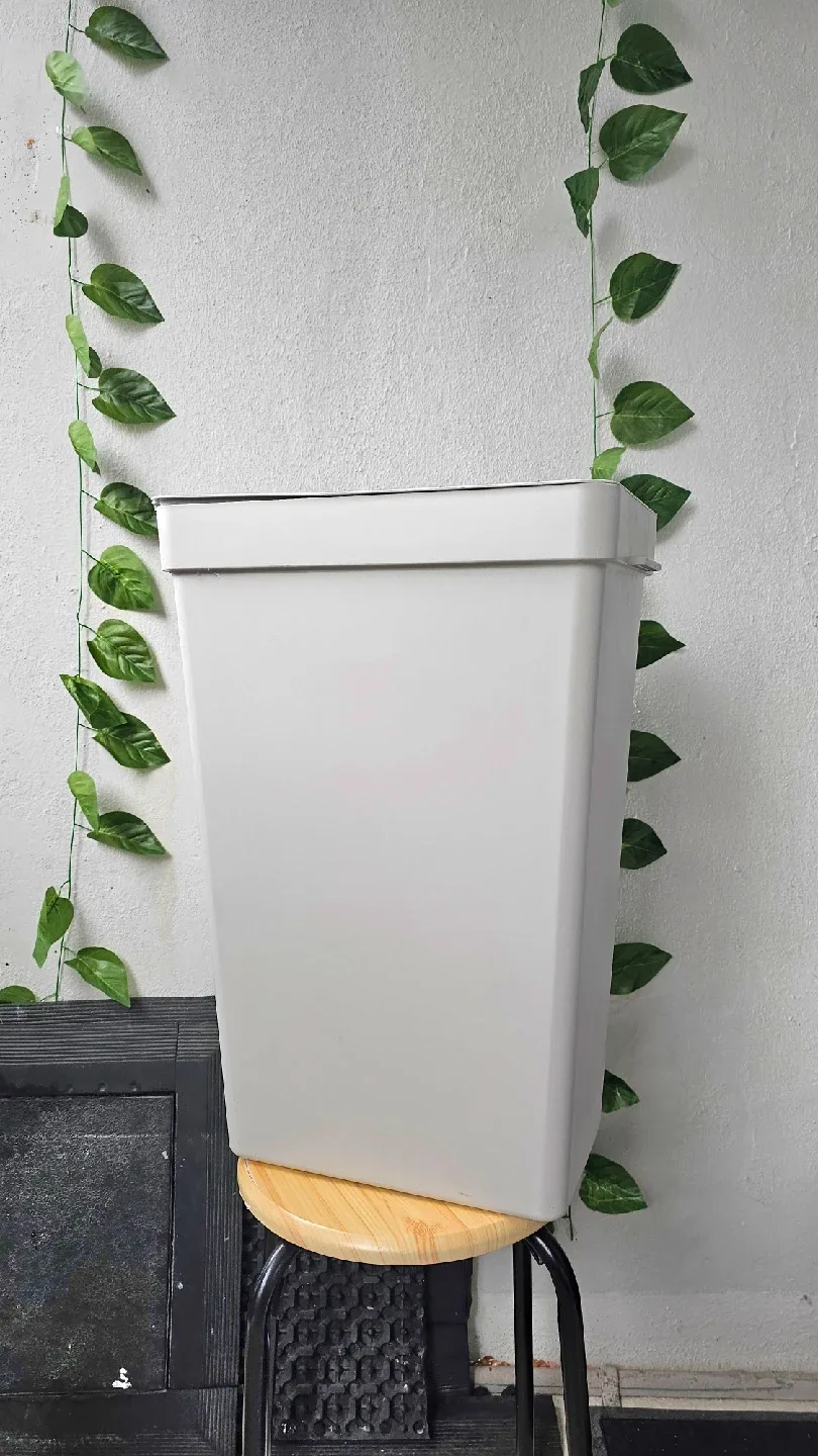 IKEA HÄLLBAR Bin with Lid - Light Gray, 35L image indicator(3)