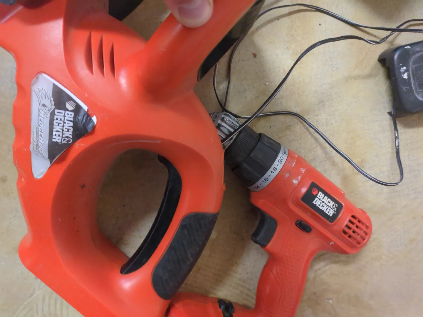 Black & Decker HedgeHog Hedge Trimmer & Drill image indicator(3)