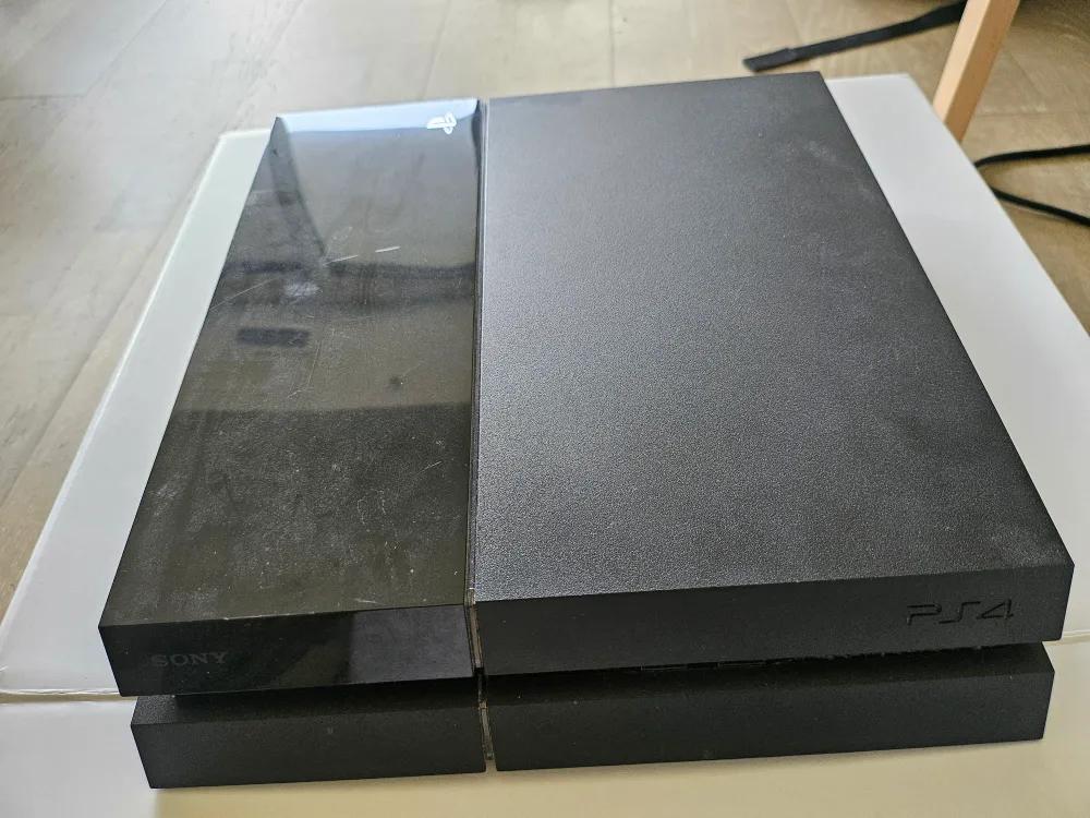 Sony PS4 (1TB ) Console with 2 Controllers and TV image indicator(2)