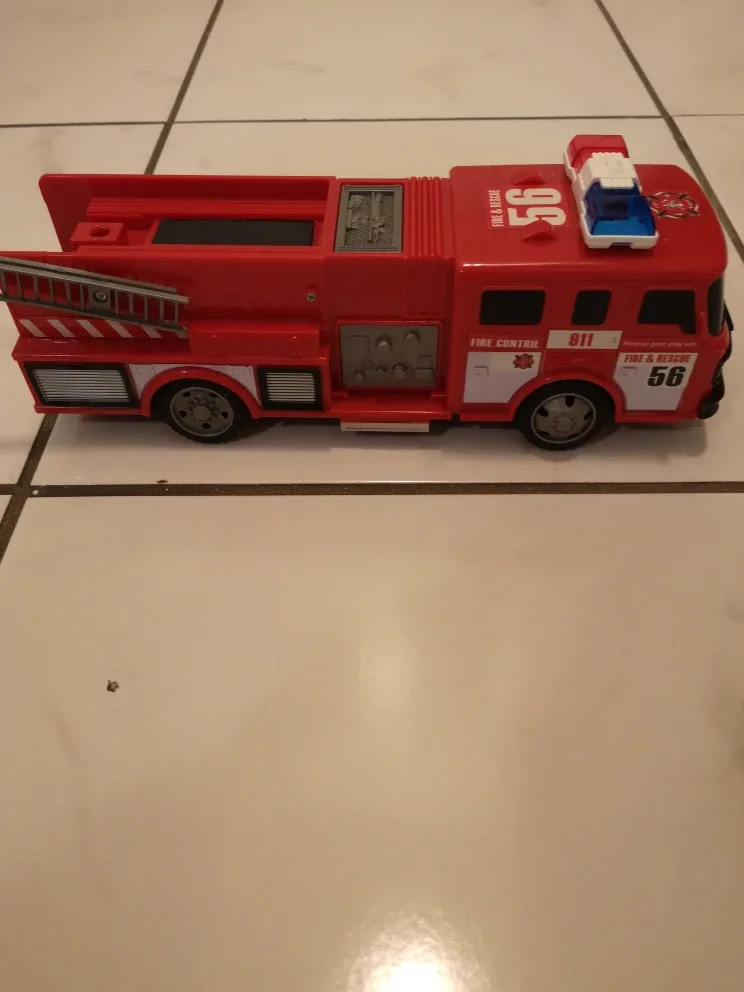 Red Toy Fire Truck image indicator(2)