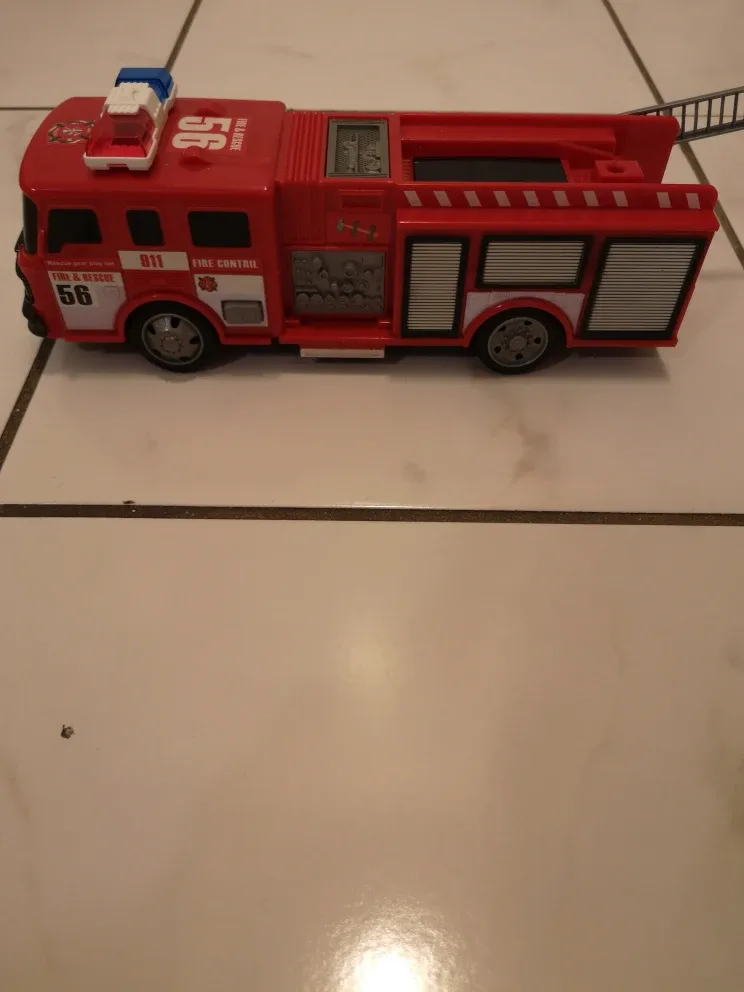 Red Toy Fire Truck image indicator(4)