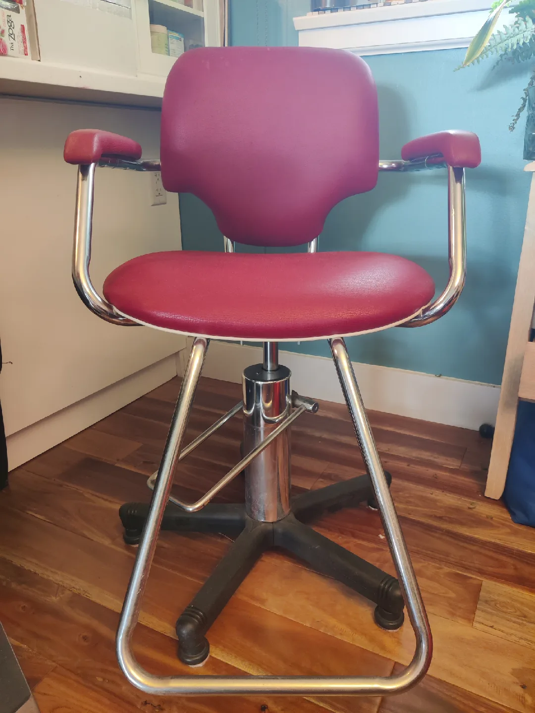 Red Vinyl & Chrome Salon/Barber Chair thumbnail