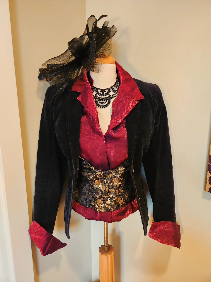 VINTAGE 1970'S Velvet vampire blazer fits medium/large - photo 3