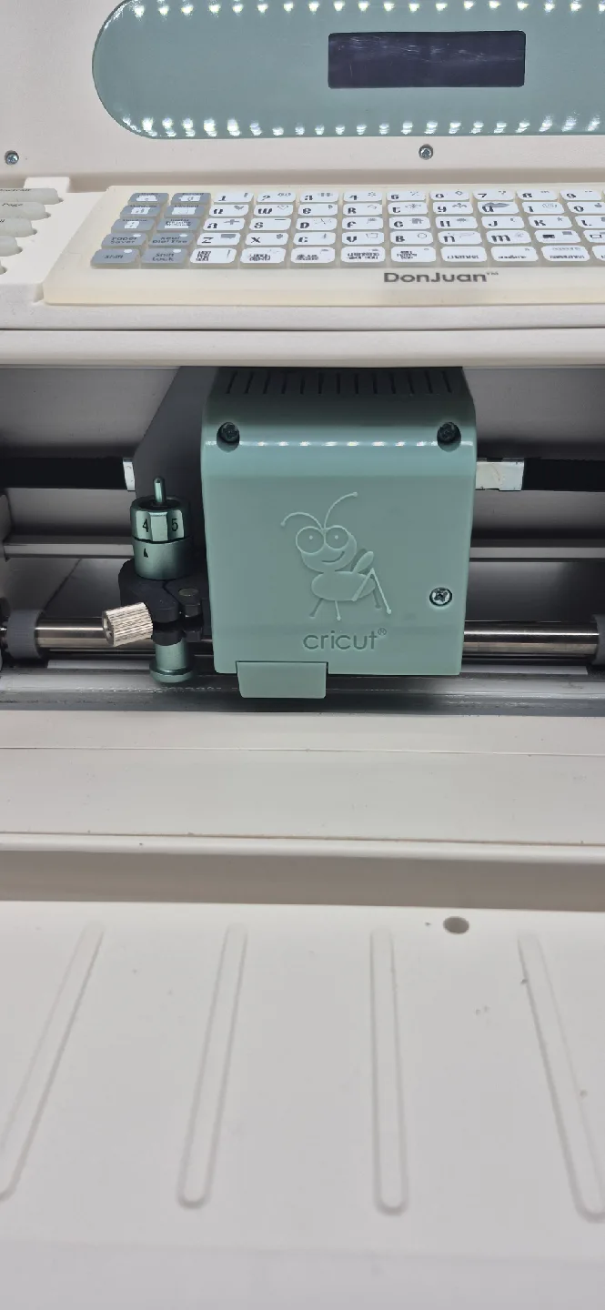 Cricut DonJuan Paper Cutter image indicator(3)