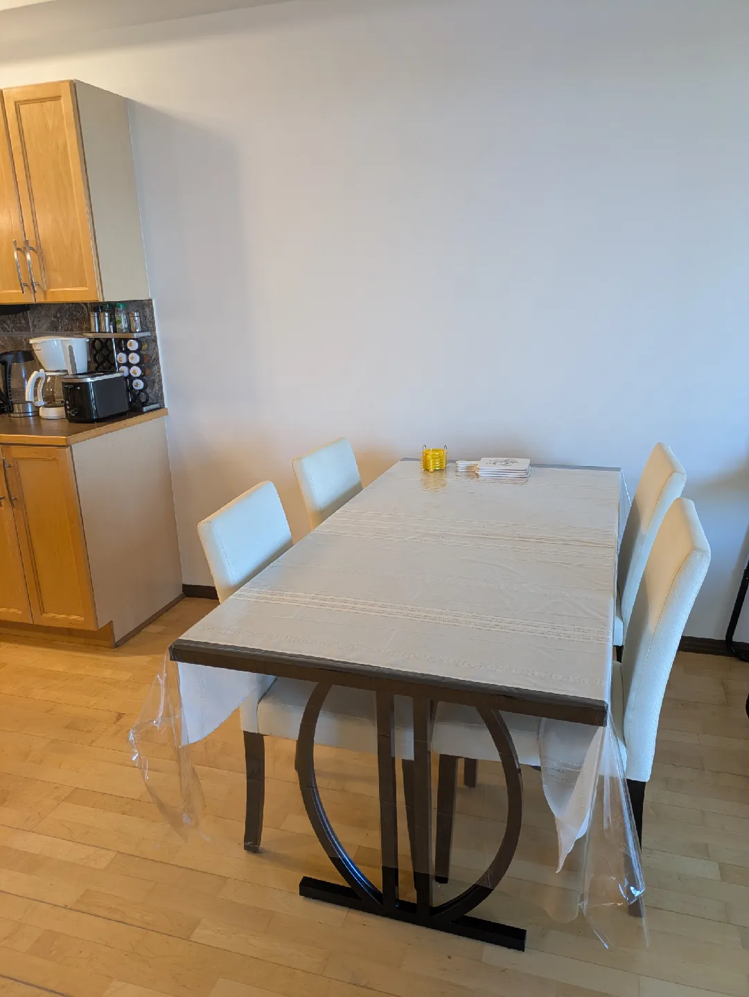 Private room for rent in a quiet condo, Edmonton downtown. image indicator(5)