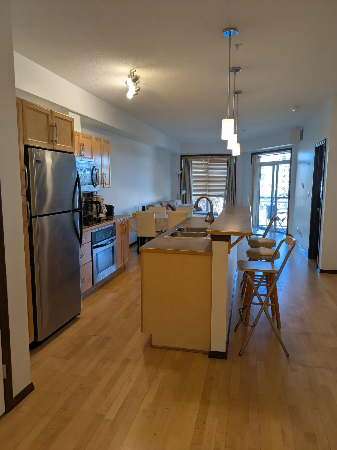 Private room for rent in a quiet condo, Edmonton downtown. image indicator(6)