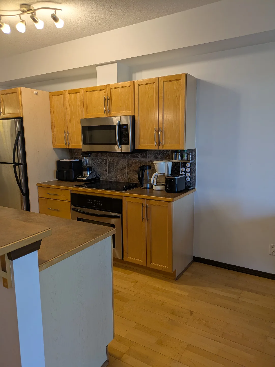 Private room for rent in a quiet condo, Edmonton downtown. image indicator(7)