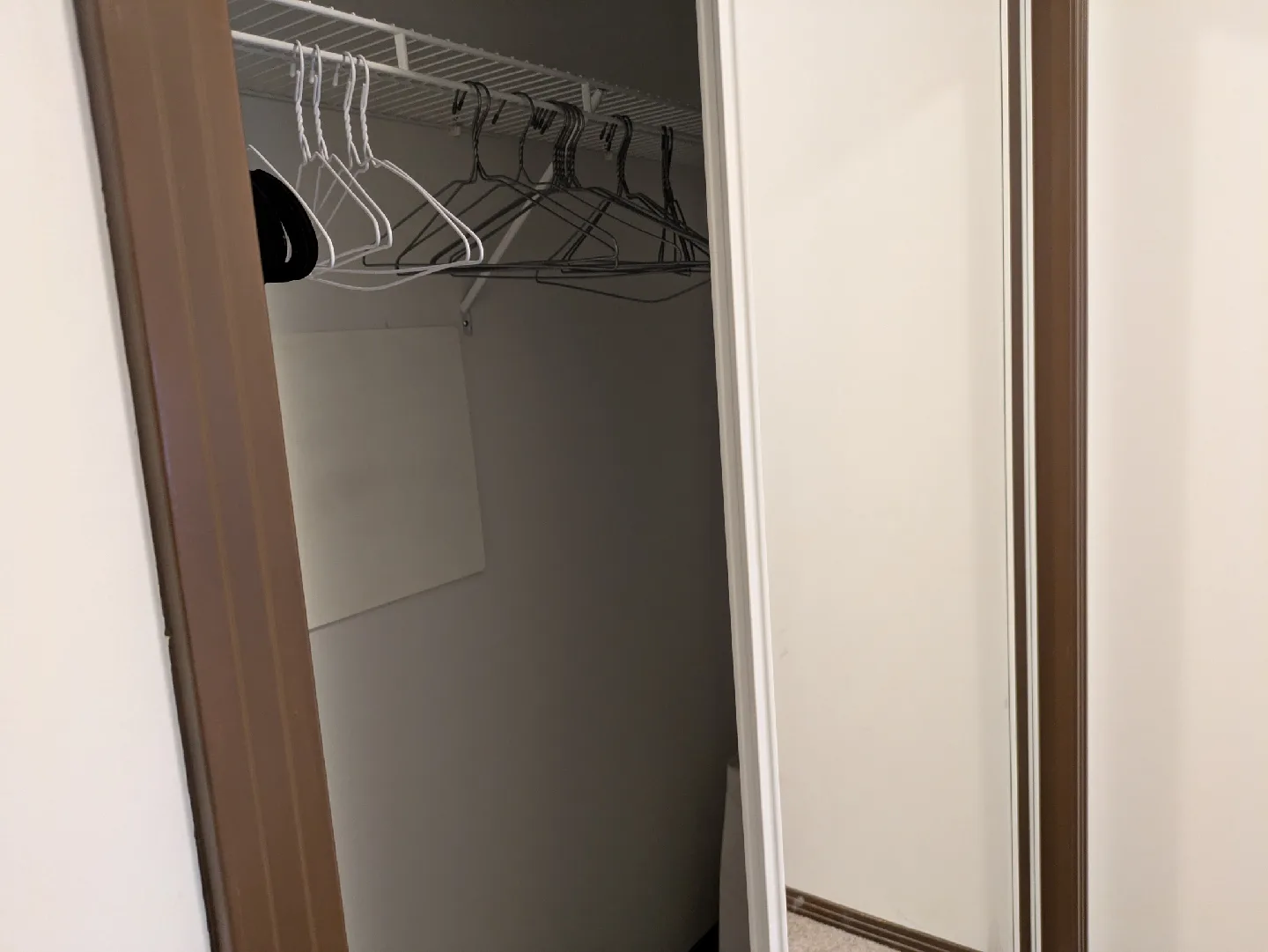 Private room for rent in a quiet condo, Edmonton downtown. image indicator(10)