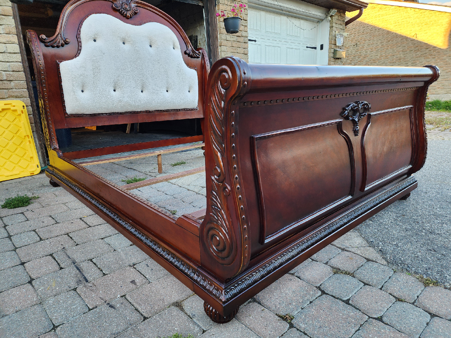 Queen bed frame - photo 4