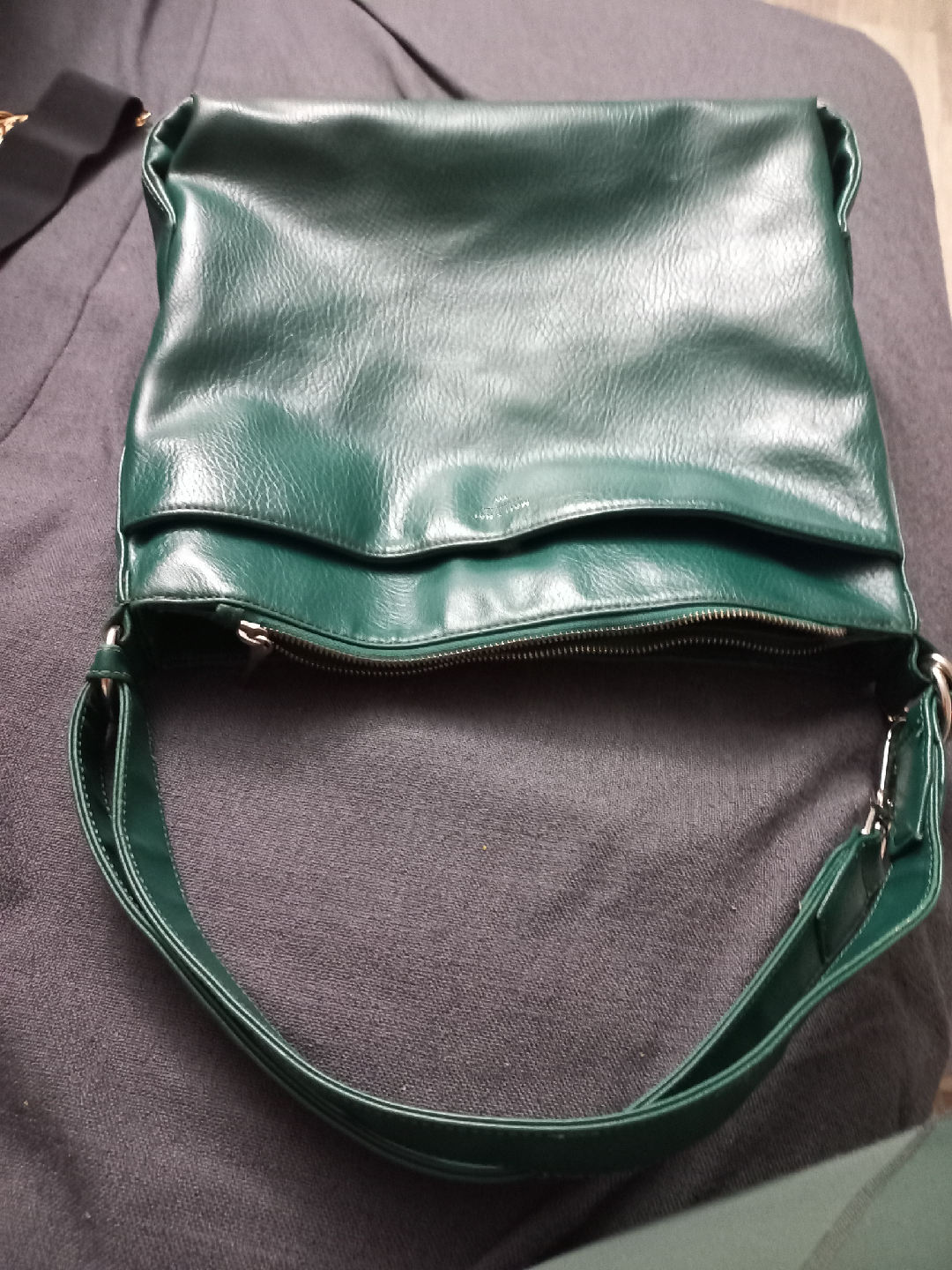 one get one free handbag - photo 4