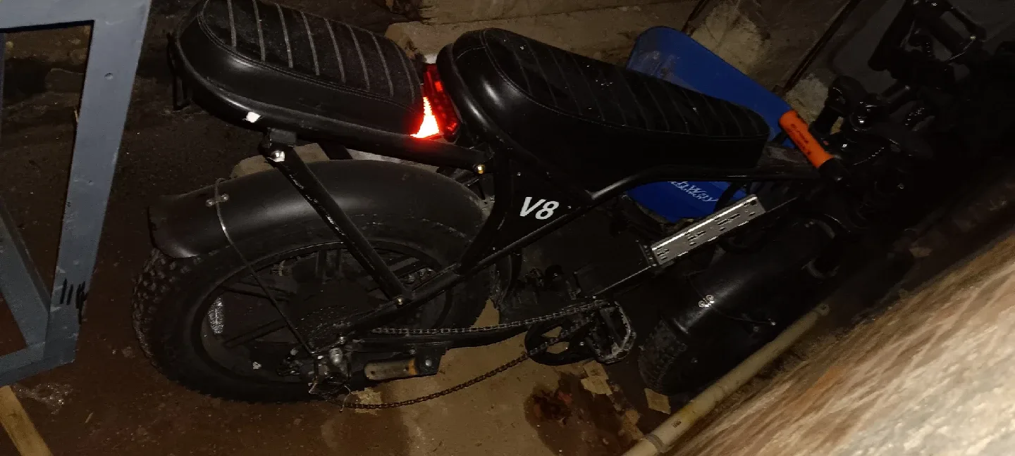 V8 Electric Bike - Black image indicator(8)