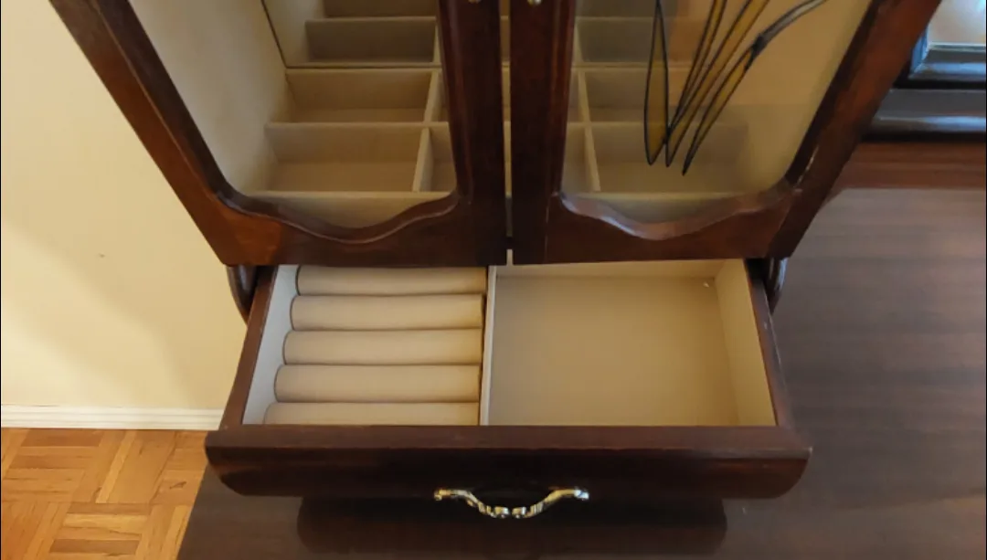 Wooden Jewellery Cabinet image indicator(2)