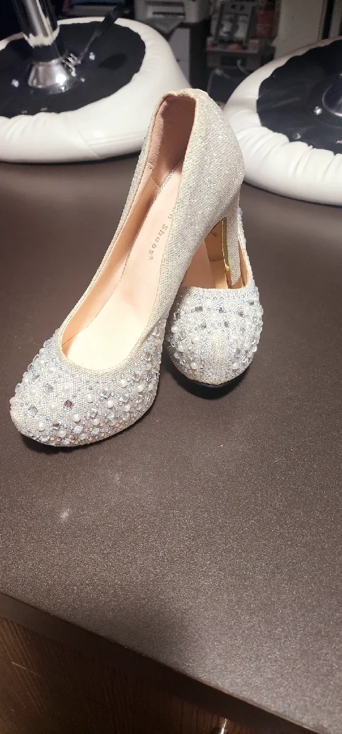 Sparkly Heels - Size 7 image indicator(4)