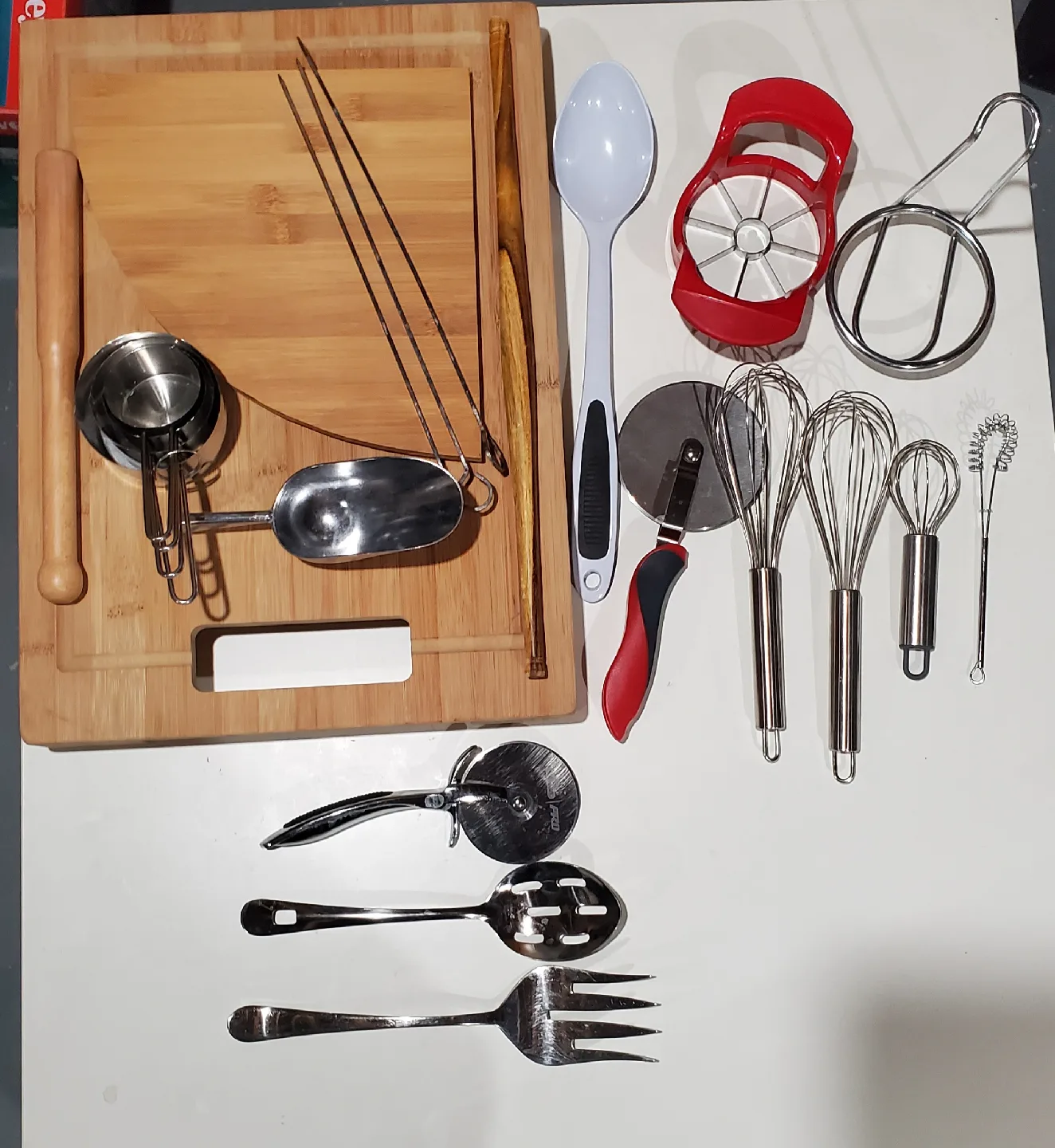 🥕 Kitchen Utensil Bundle - Cutting Board, Whisks, Pizza Cutter thumbnail