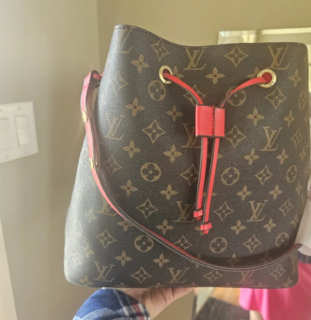 Louis Vuitton Neonoe Bucket Bag