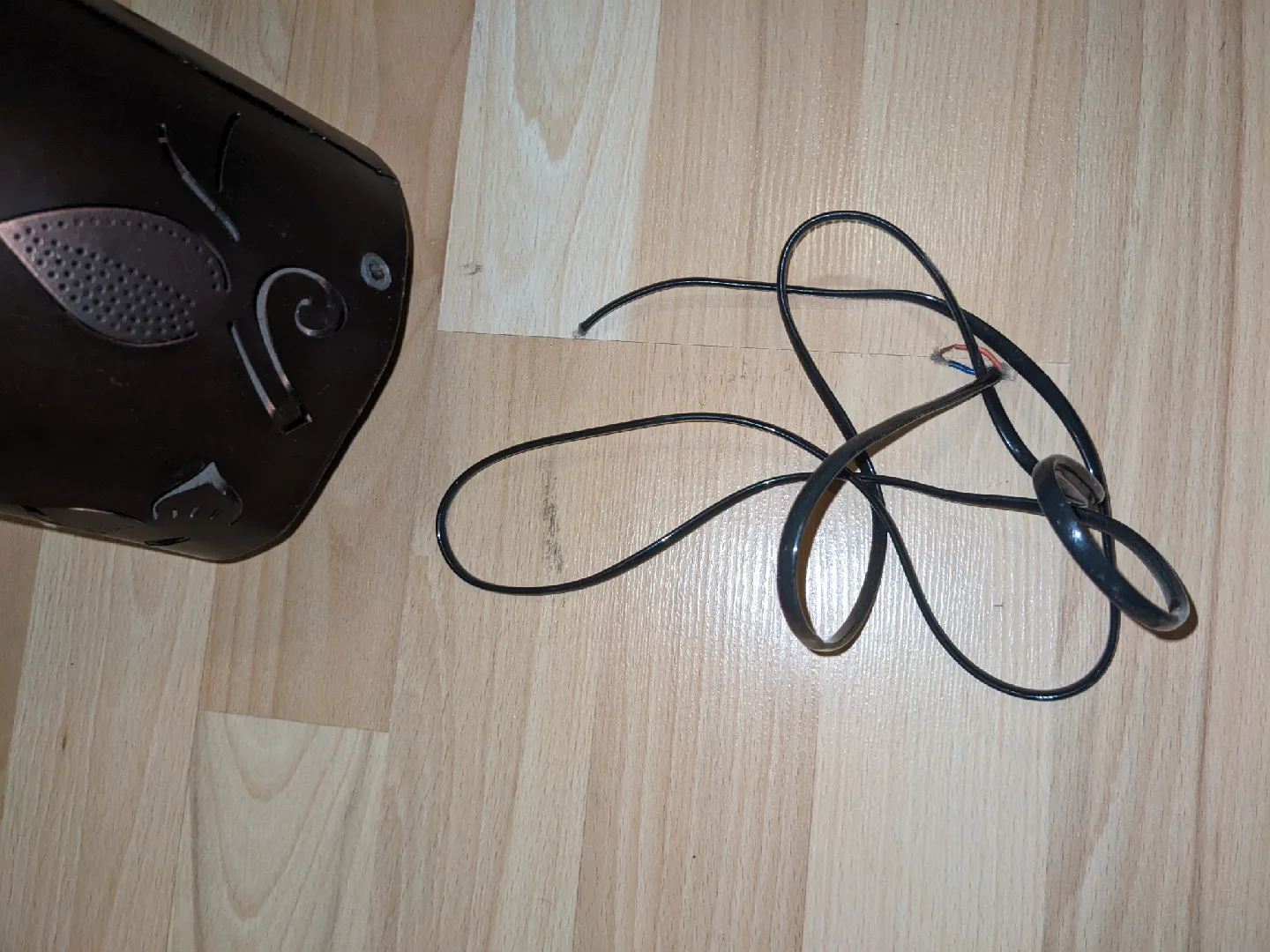 Metal Vase/Lamp with Leaf Cutout Design image indicator(4)