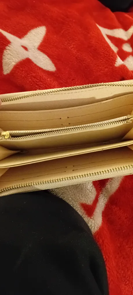 Louis Vuitton Damier Azur Zippy Wallet image indicator(2)